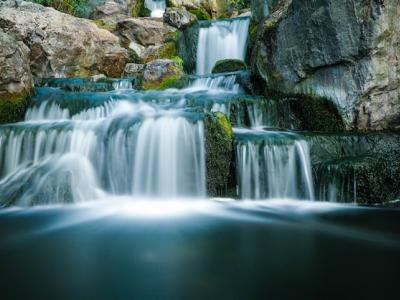 Waterfall over rocks.